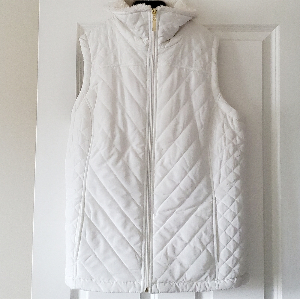 Women's Zip Up Active Quilted Vest With Sherpa Lining - Picture 3 of 10